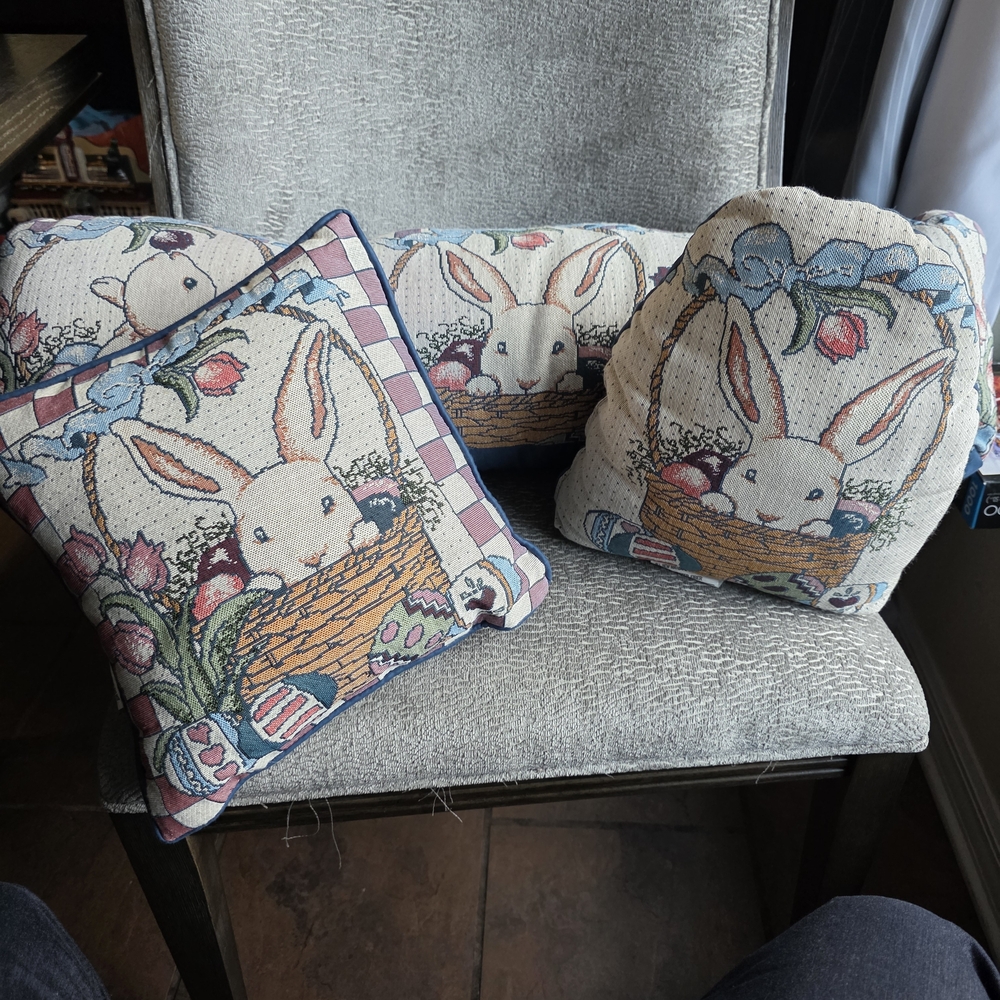 The Manual Woodworkers & Weavers Tapestry Throw Pillows Easter Bunny Set! Nice!
